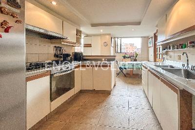 Apartamento de 3 alcobas en venta en La Carolina, Bogotá, 180 m² · foto 4 de 13