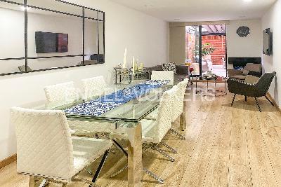 Apartamento de 2 alcobas en venta en Chico Navarra, Bogotá, 109 m² · foto 2 de 18