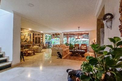 Casa de 3 alcobas en venta en Benedictinos, Medellín, 335 m² · foto 1 de 19