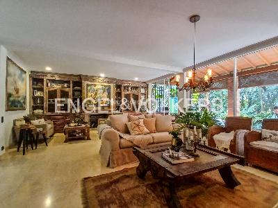 Casa de 3 alcobas en venta en Benedictinos, Medellín, 335 m² · foto 2 de 19