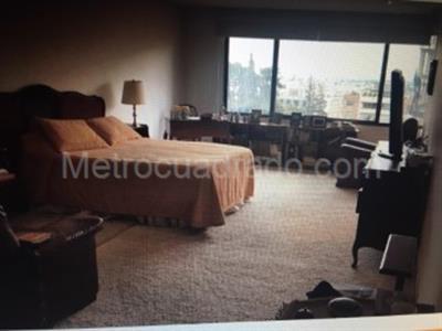 Apartamento de 3 alcobas en venta en Rosales Bella Vista, Bogotá, 280 m² · foto 2 de 6