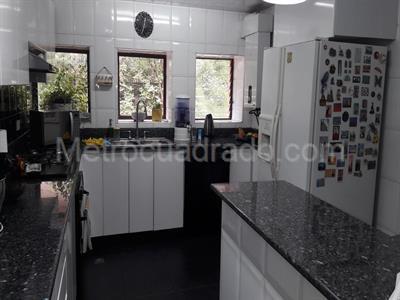 Apartamento de 3 alcobas en venta en Rosales Bella Vista, Bogotá, 184 m² · foto 3 de 10