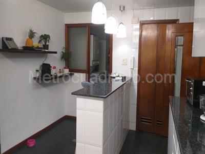 Apartamento de 3 alcobas en venta en Rosales Bella Vista, Bogotá, 184 m² · foto 8 de 10