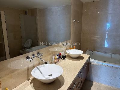 Apartamento en arriendo en Chico Museo, Bogotá · foto 3 de 13