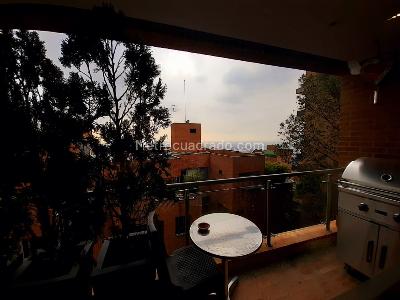 Apartamento de 3 alcobas en venta en Los Rosales, Bogotá, 126 m² · foto 2 de 12