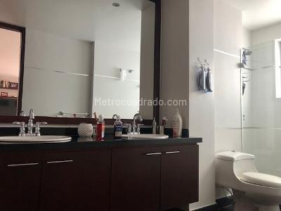 Apartamento de 3 alcobas en venta en Bellavista Rosales, Bogotá, 210 m² · foto 7 de 12