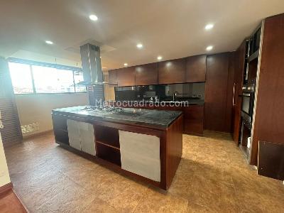 Apartamento de 4 alcobas en venta en Chico Norte Iii, Bogotá, 215 m² · foto 12 de 17