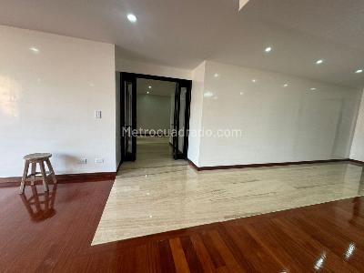 Apartamento de 4 alcobas en venta en Chico Norte Iii, Bogotá, 215 m² · foto 15 de 17