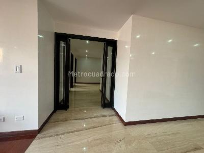 Apartamento de 4 alcobas en venta en Chico Norte Iii, Bogotá, 215 m² · foto 16 de 17