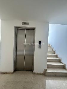 Apartamento de 4 alcobas en venta en Chico Norte Iii, Bogotá, 215 m² · foto 4 de 17