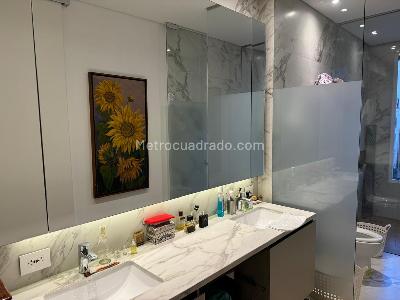 Apartamento de 4 alcobas en venta en Chico Reservado, Bogotá, 240 m² · foto 2 de 14