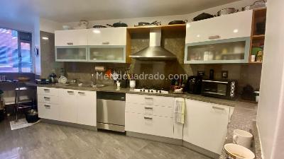 Apartamento de 2 alcobas en venta en Los Rosales Emaus, Bogotá, 155 m² · foto 7 de 16