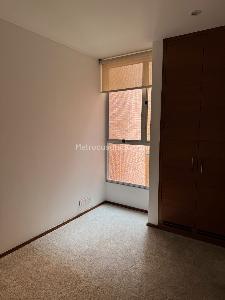 Apartamento en arriendo en Los Rosales, Bogotá · foto 2 de 14