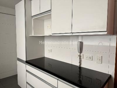 Apartamento en arriendo en Los Rosales, Bogotá · foto 9 de 14
