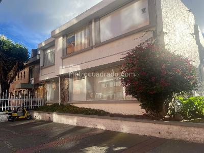 Casa de 5 alcobas en venta en Pasadena, Bogotá, 300 m² · foto 2 de 10