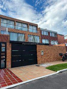 Casa de 4 alcobas en venta en Las Villas, Bogotá, 400 m² · foto 2 de 19