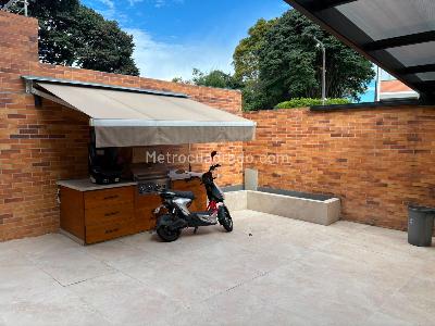 Casa de 4 alcobas en venta en Las Villas, Bogotá, 400 m² · foto 3 de 19
