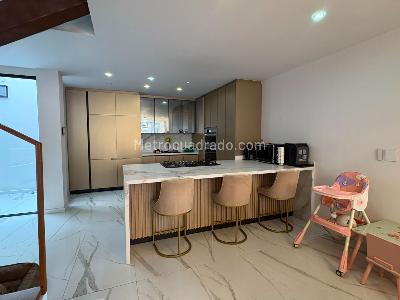 Casa de 4 alcobas en venta en Las Villas, Bogotá, 400 m² · foto 8 de 19