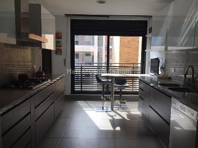 Apartamento de 3 alcobas en venta en Chico, Bogotá, 216 m² · foto 10 de 12