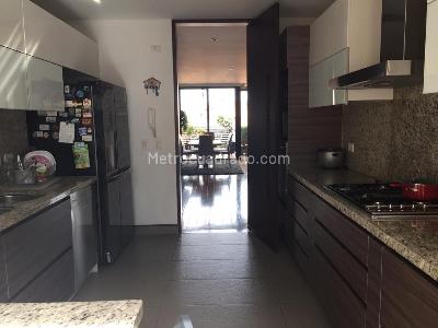 Apartamento de 3 alcobas en venta en Chico, Bogotá, 216 m² · foto 9 de 12