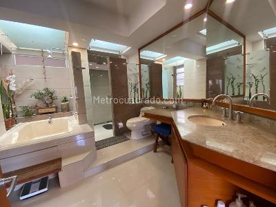 Apartamento de 4 alcobas en venta en Colina Campestre Gratamira, Bogotá, 190 m² · foto 2 de 17
