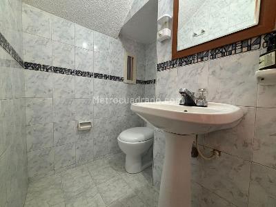 Casa de 5 alcobas en venta en Las Villas Niza, Bogotá, 330 m² · foto 10 de 17