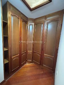 Casa de 5 alcobas en venta en Las Villas Niza, Bogotá, 330 m² · foto 14 de 17