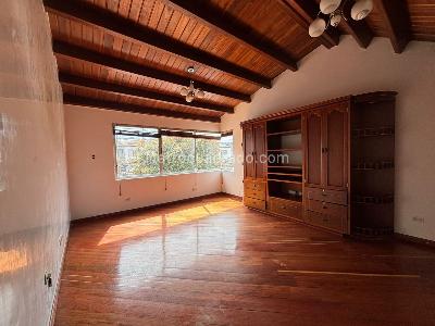 Casa de 5 alcobas en venta en Las Villas Niza, Bogotá, 330 m² · foto 15 de 17