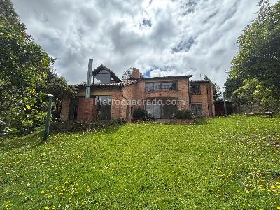 Casa de 4 alcobas en venta en Via La Calera, La Calera, 1633 m² · foto 1 de 18