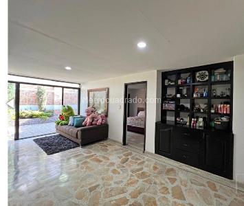 Casa de 3 alcobas en venta en La Flora, Cali, 308 m² · foto 11 de 12