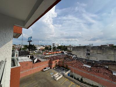 Apartamento de 3 alcobas en venta en Los Cambulos, Cali, 72 m² · foto 2 de 11