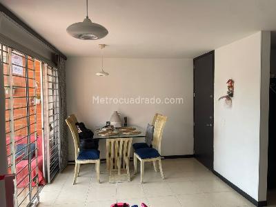 Apartamento de 3 alcobas en venta en Colinas El Bosque, Cali, 58 m² · foto 1 de 13