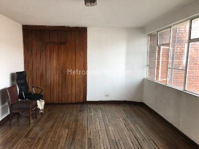 Casa de 3 alcobas en venta en Rafael Uribe, Bogotá, 450 m² · foto 6 de 20