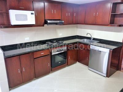 Casa de 3 alcobas en venta en Chico Museo, Bogotá, 220 m² · foto 2 de 20