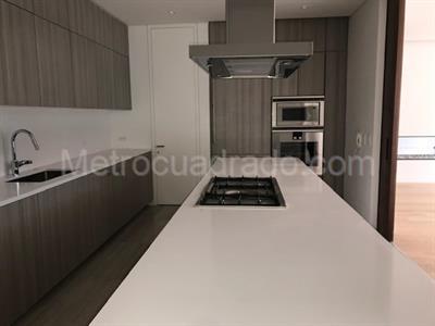 Apartamento de 4 alcobas en venta en El Refugio, Bogotá, 363 m² · foto 3 de 20