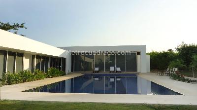 Casa de 4 alcobas en venta en El Peñon, Girardot, 325 m² · foto 2 de 20