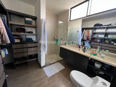 Apartamento de 3 alcobas en venta en Chico Rincon, Bogotá, 133 m² · foto 17 de 20