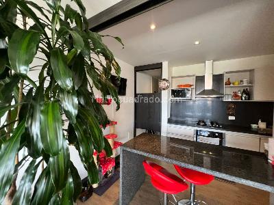 Apartamento de 3 alcobas en venta en Chico Rincon, Bogotá, 133 m² · foto 3 de 20