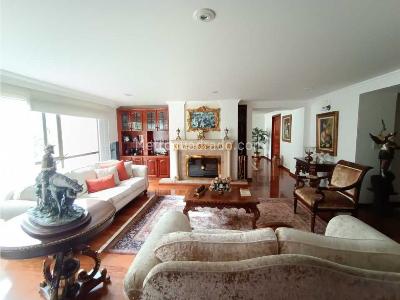 Apartamento de 3 alcobas en venta en Santa Barbara, Bogotá, 225 m² · foto 2 de 16