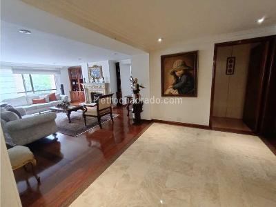 Apartamento de 3 alcobas en venta en Santa Barbara, Bogotá, 225 m² · foto 3 de 16