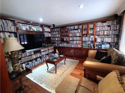 Apartamento de 3 alcobas en venta en Santa Barbara, Bogotá, 225 m² · foto 5 de 16