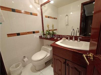 Apartamento de 3 alcobas en venta en Santa Barbara, Bogotá, 225 m² · foto 6 de 16