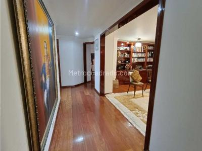 Apartamento de 3 alcobas en venta en Santa Barbara, Bogotá, 225 m² · foto 8 de 16