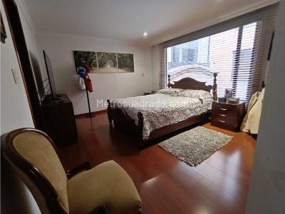 Apartamento de 3 alcobas en venta en Santa Barbara, Bogotá, 225 m² · foto 10 de 16