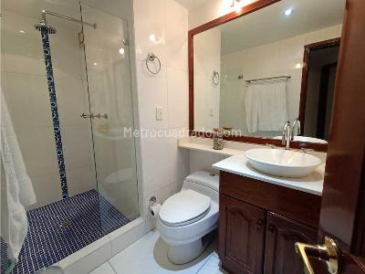 Apartamento de 3 alcobas en venta en Santa Barbara, Bogotá, 225 m² · foto 13 de 16
