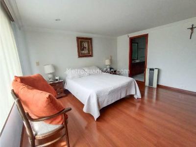 Apartamento de 3 alcobas en venta en Santa Barbara, Bogotá, 225 m² · foto 14 de 16