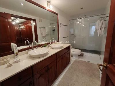 Apartamento de 3 alcobas en venta en Santa Barbara, Bogotá, 225 m² · foto 15 de 16