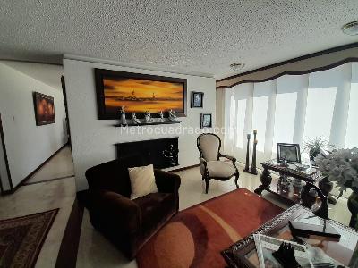 Apartamento de 3 alcobas en venta en Chico Navarra, Bogotá, 204 m² · foto 4 de 12