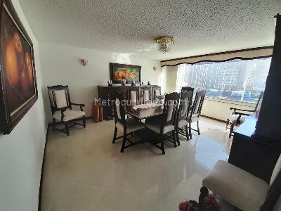 Apartamento de 3 alcobas en venta en Chico Navarra, Bogotá, 204 m² · foto 11 de 12