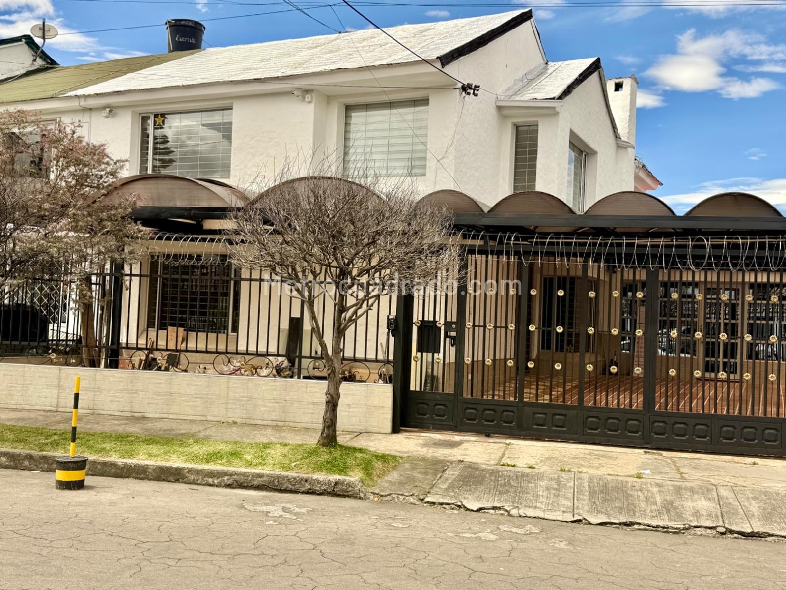 Casa de 3 habitaciones en venta en Pontevedra, Bogotá — imagen 1 de 20